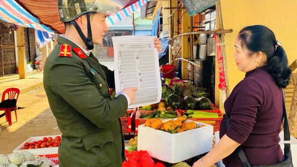 Công an xã Tân Tiến triển khai thực hiện chiến dịch tuyên truyền đấu tranh phòng, chống hoạt động tội phạm trên không gian mạng