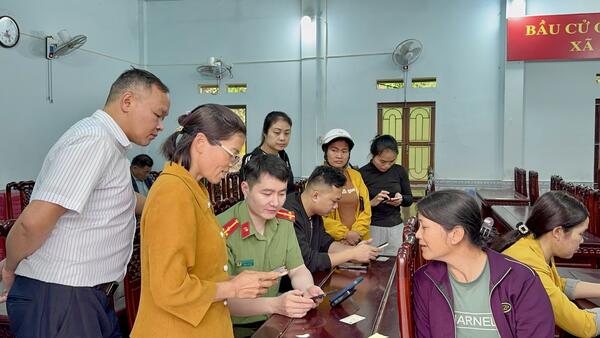 Xã Tân Tiến triển khai tích hợp tài khoản an sinh xã hội trên VneID