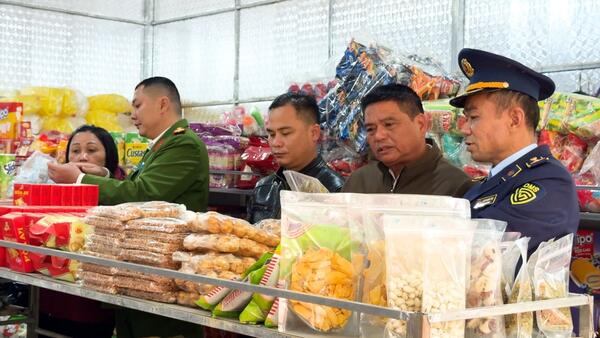 Xã Tân Tiến kiểm tra ATTP dịp Tết Nguyên đán và Lễ hội Xuân