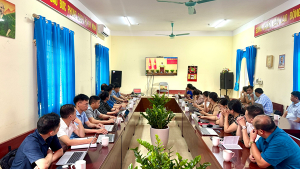 Đảng ủy xã Tân Tiến tiếp sóng trực tuyến Hội nghị toàn quốc sơ kết 1 năm vận hành mô hình tổ chức tổng thể của hệ thống chính trị, mô hình chính quyền 3 cấp