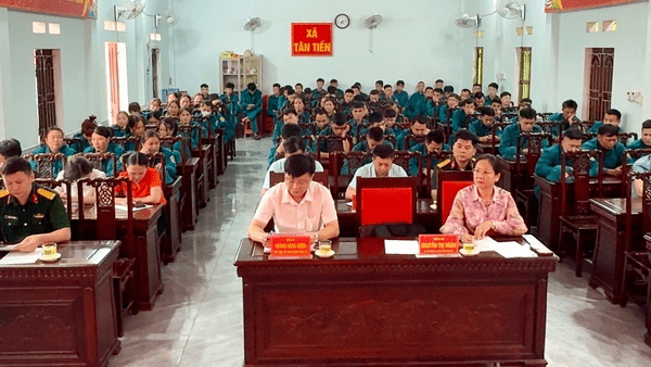 Xã Tân Tiến khai mạc Huấn luyện Dân quân năm 2026